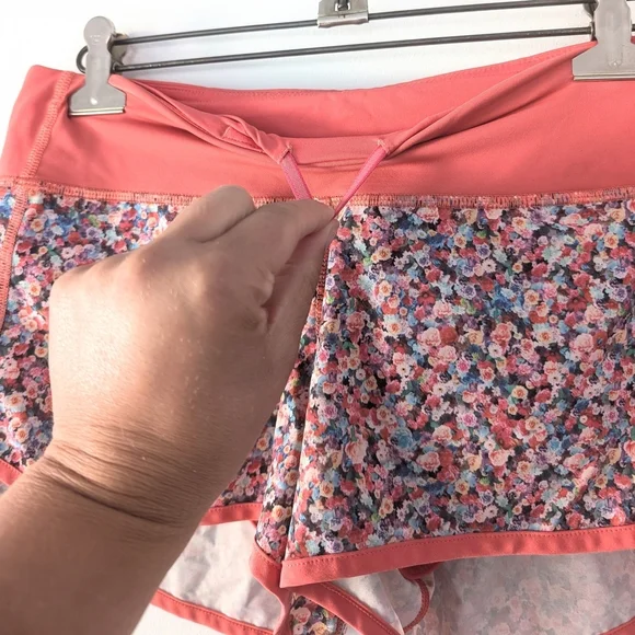 Lululemon Run: Speed Short *4-way Stretch ~ Size 6 - Picture 8 of 11